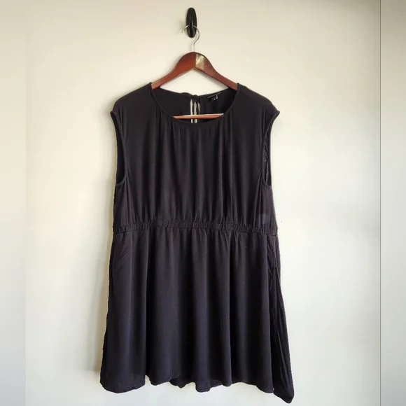 Torrid Black Sleeveless Blouse - Picture 2 of 6